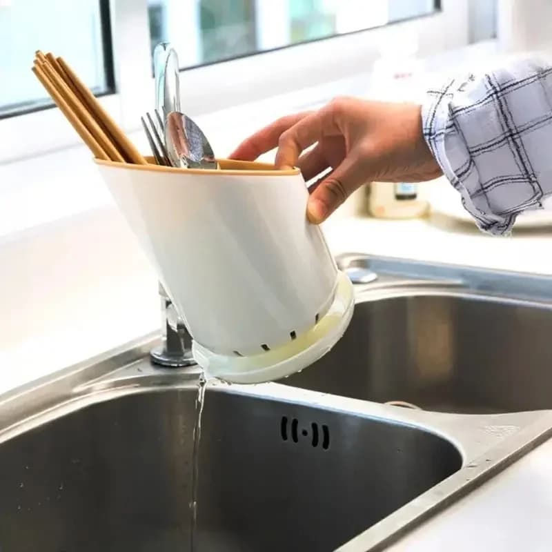 Műanyag evőeszköztartó és csepegtető tálcával